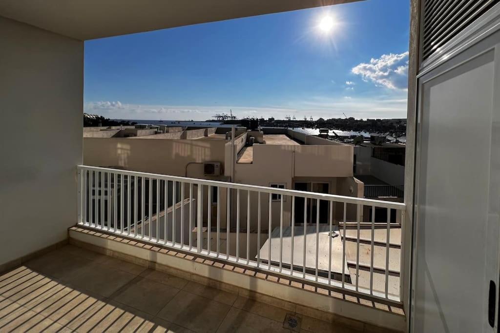 Viewline Seaview Modern 3 Bedroom Apartment Marsaxlokk Bagian luar foto