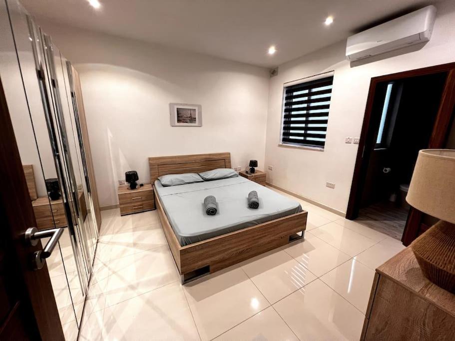 Viewline Seaview Modern 3 Bedroom Apartment Marsaxlokk Bagian luar foto